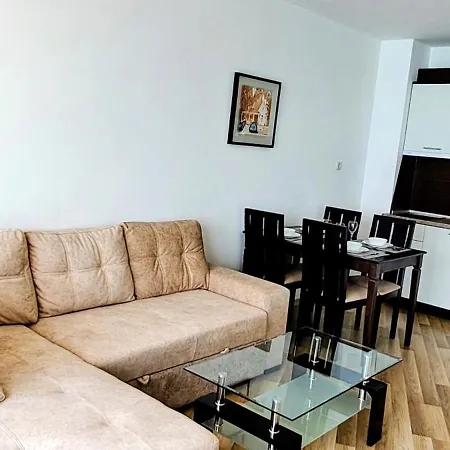 Beachfront A13 Апартаменти *