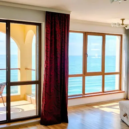 Апартаменти Beachfront A13 *