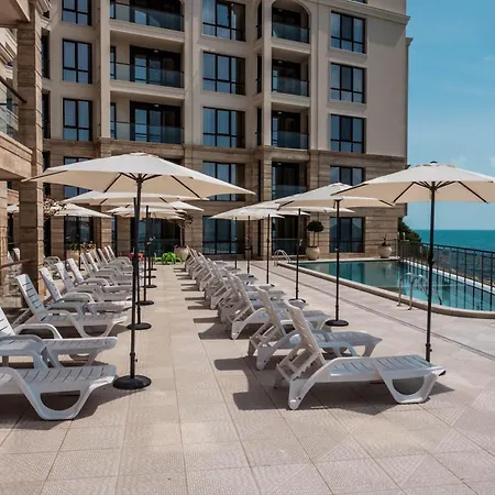 Апартаменти Beachfront A13 *